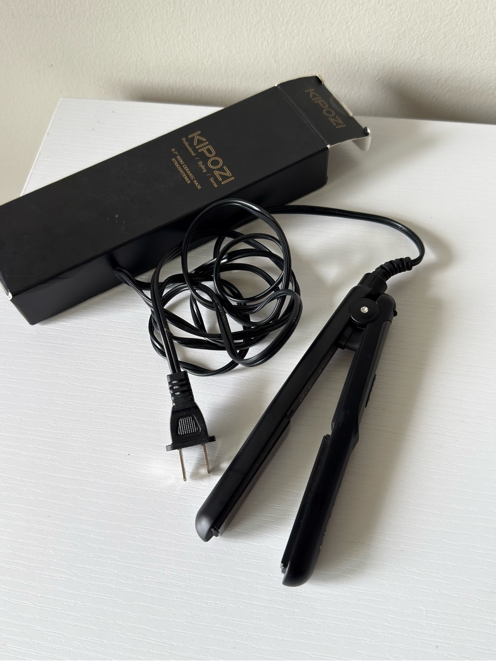 KIPOZI Mini Ceramic Hair Straightener – Black – Like New in Box